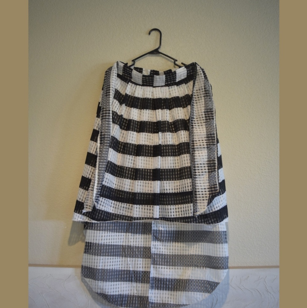 🖤👀Boutique Style Skirt (hi-lo)